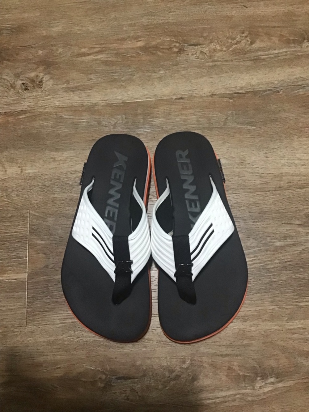 KENNER Men’s Black and White Sport Flip-Flops
